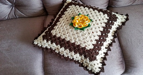 Capa de almofada de crochê estilo 