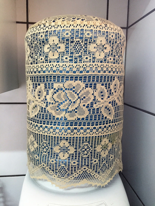 5 ideias de títulos:
1. Capa de Galão de Crochê: Guia Completo para Iniciantes
2. Decore seu Galão de Água: Receita Fácil de Capa em Crochê
3. Do Básico ao Detalhe: Como Fazer uma Capa de Galão de Crochê Perfeita
4. Crochê para Iniciantes: Crie uma Capa Charmosa para seu Galão de Água
5. Transforme seu Galão: Passo a Passo Detalhado de Capa em Crochê