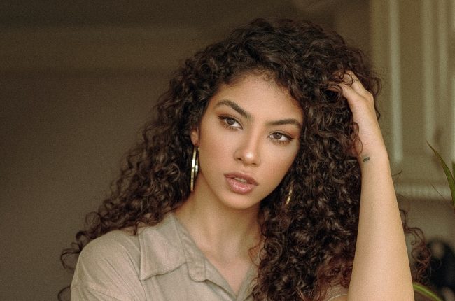 cabelo castanho alaranjado como corrigir