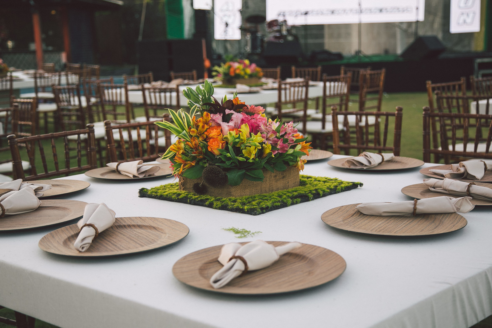 Inspiração Rústica: Como Criar Centros de Mesa Encantadores e Econômicos