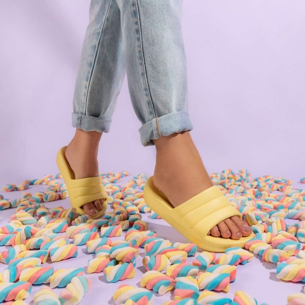 7 looks estilosos com chinelo para o verão