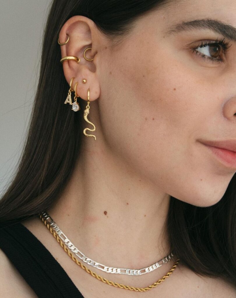 mistura de metais em acessórios