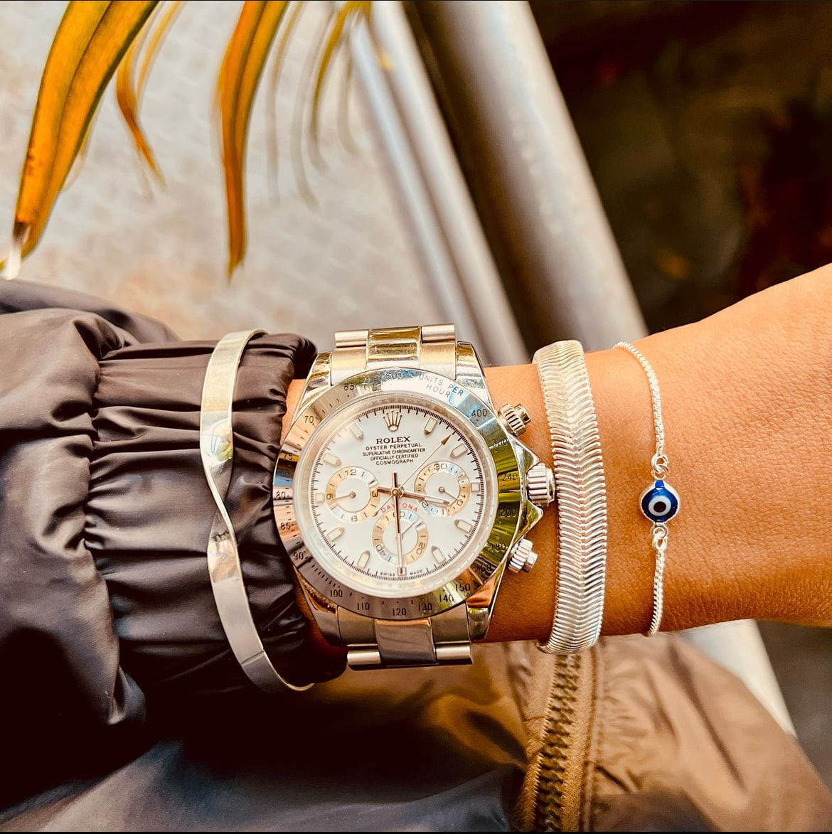 Como combinar relógio feminino com pulseiras