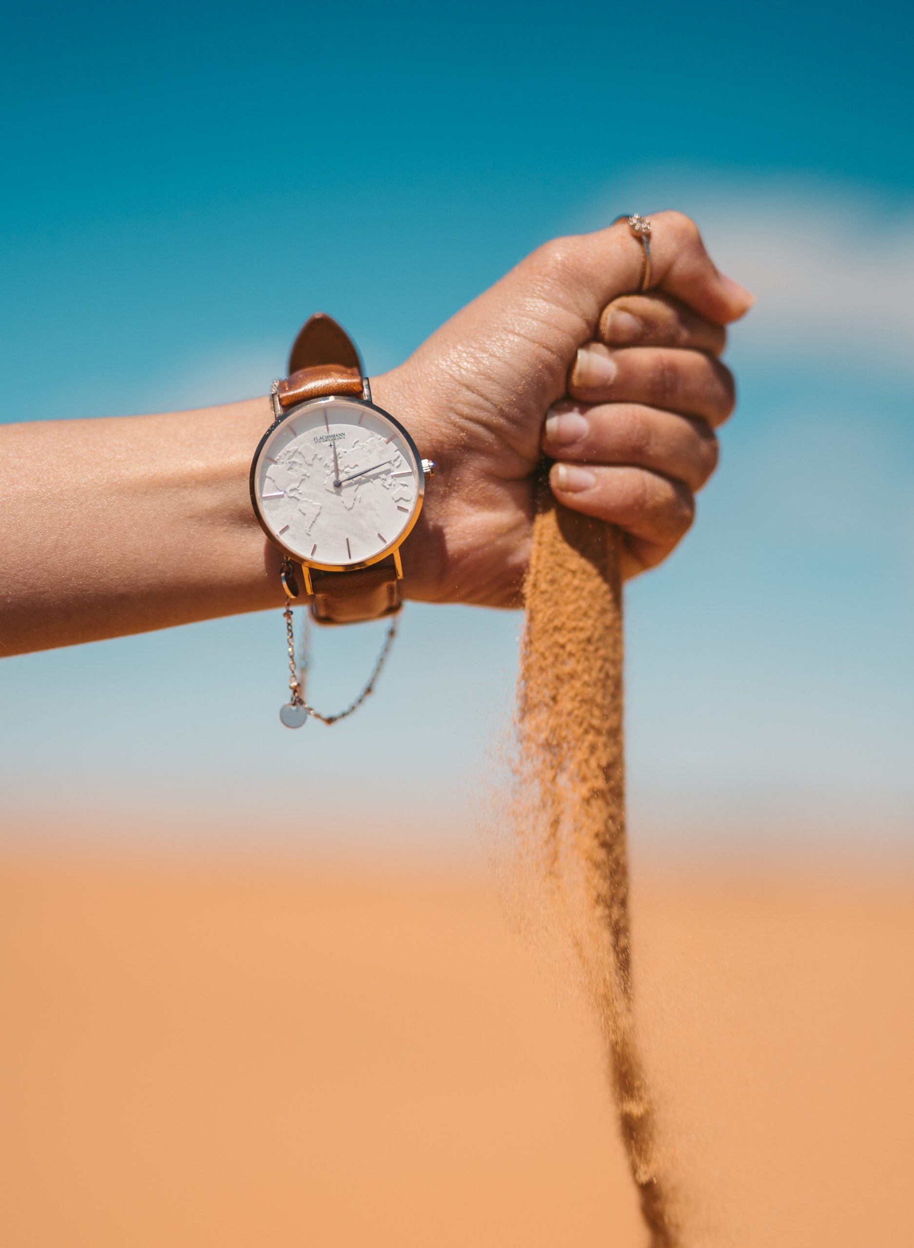 Mix de Metais: Desvendando a Tendência Dourado e Prateado em Acessórios