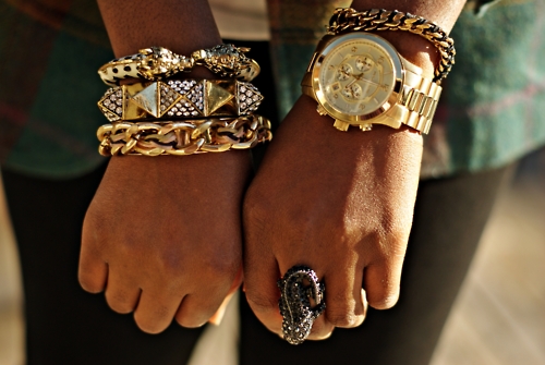 Pulseiras Essenciais: Os Modelos Que Não Podem Faltar no Seu Porta-Joias