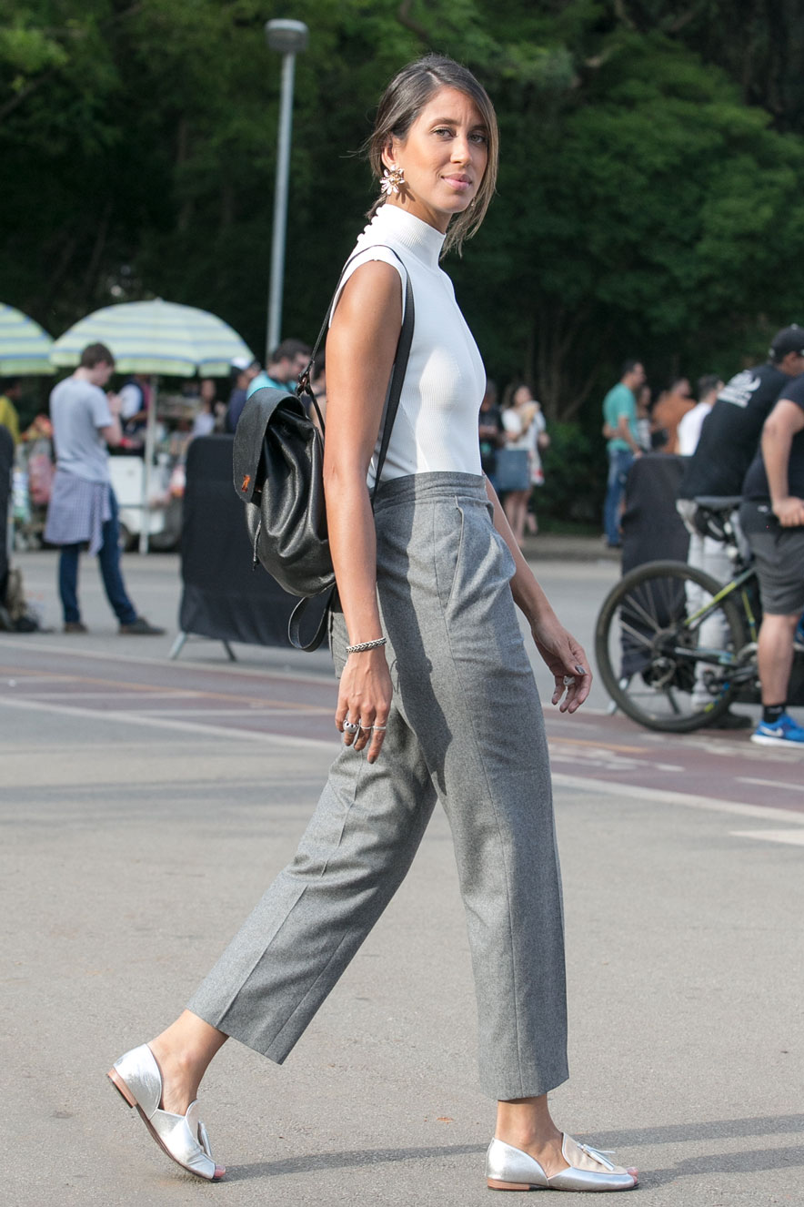 Como combinar sapatos prateados com looks casuais