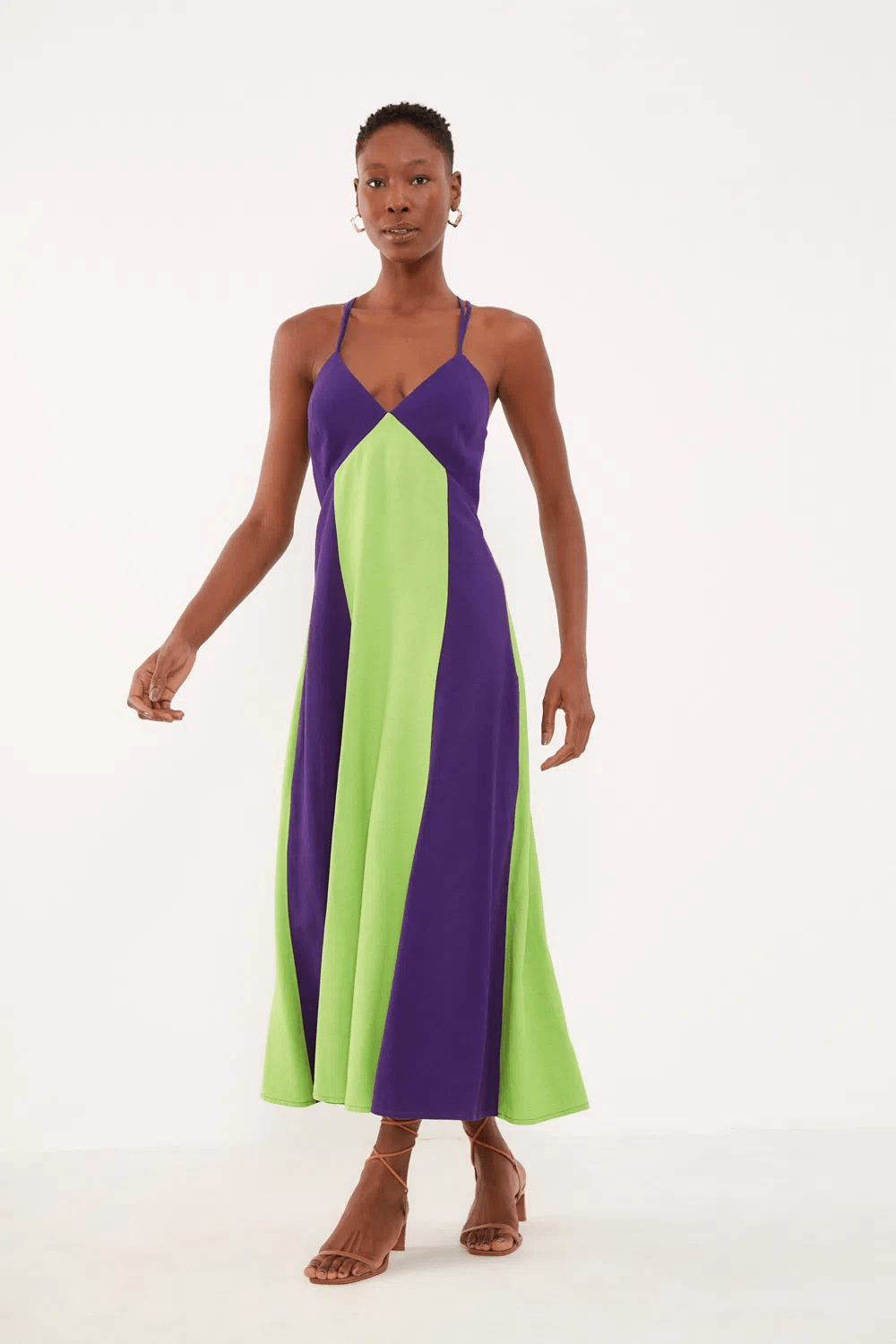 Como combinar verde bandeira com lilás