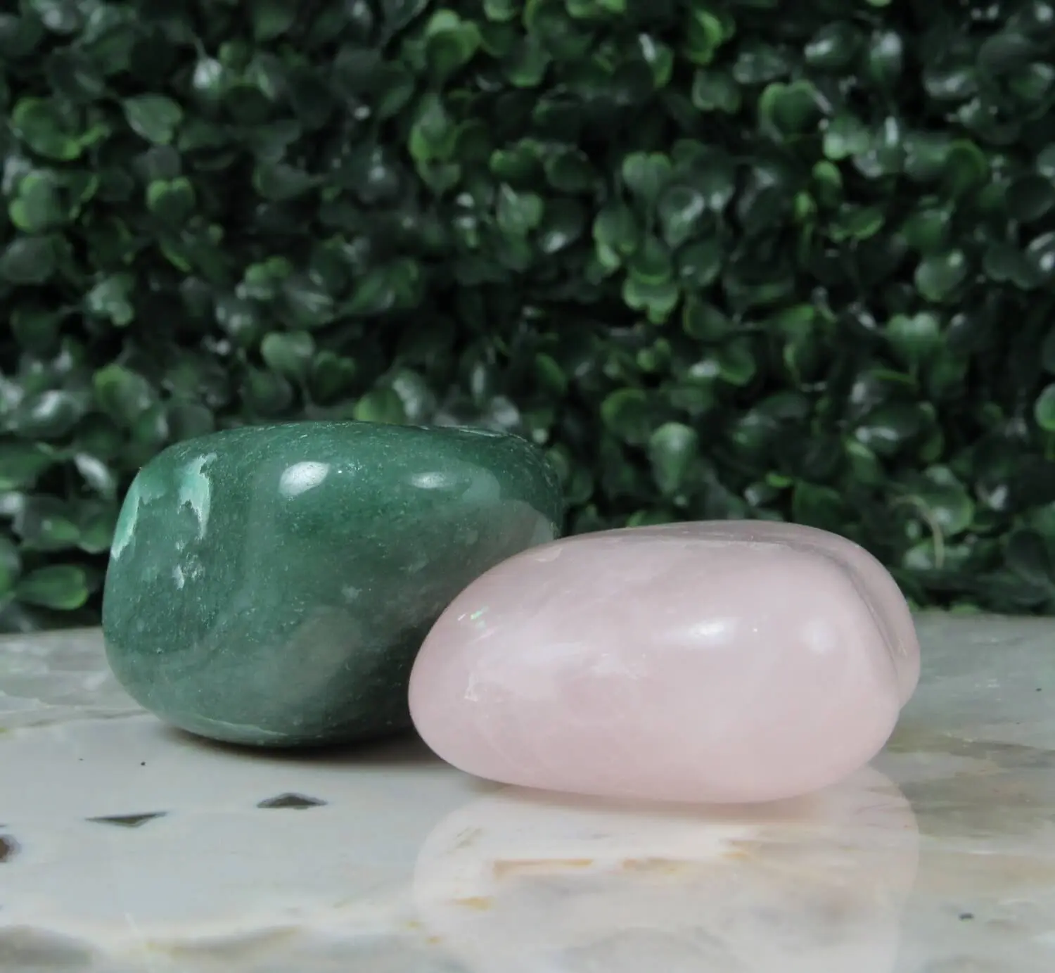 Descubra as Cores Neutras Essenciais para Combinar com Verde Militar e Rosa