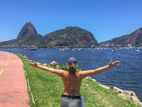 Como começar a viajar sozinha: guia de 30 dias de preparação