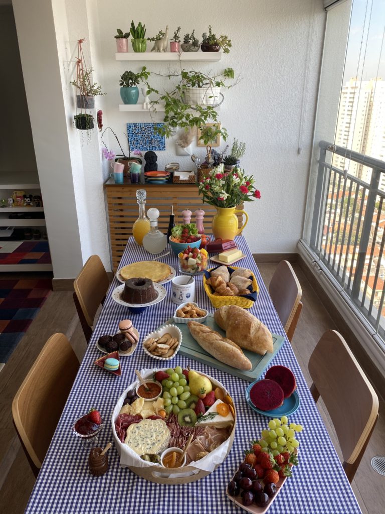 Como decorar mesa de buffet para festas em casa