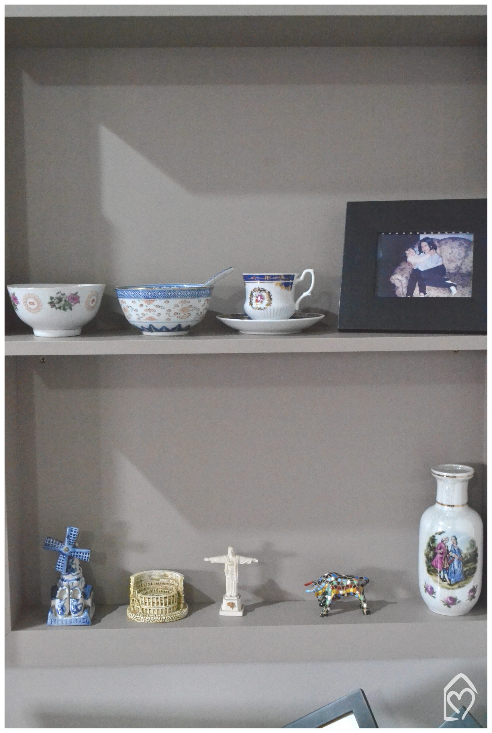 Elementos decorativos que complementam suas prateleiras de cozinha