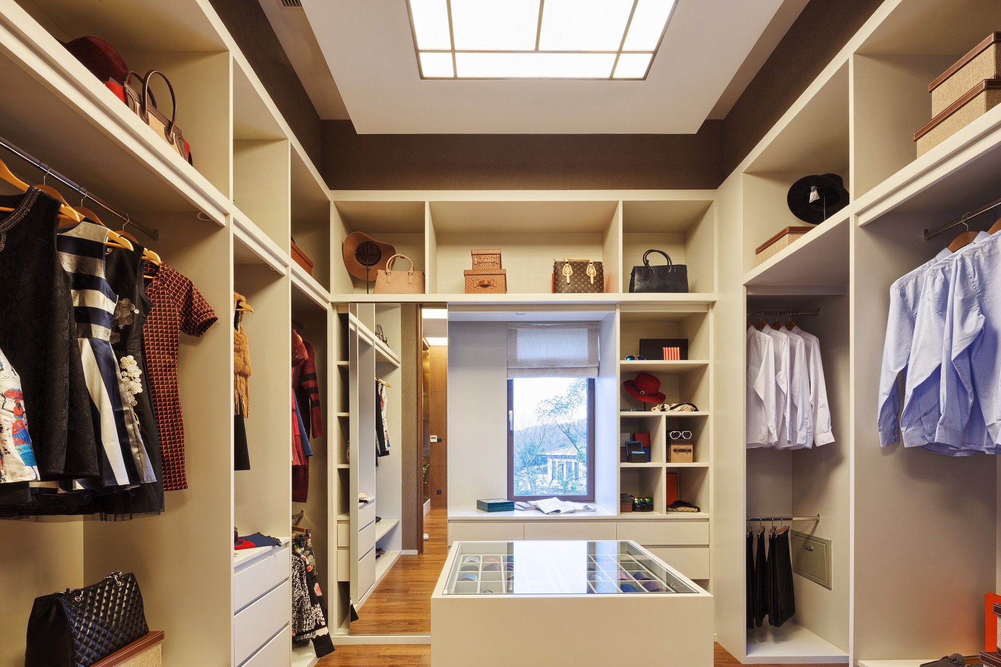 ideias de divisórias para closet de casal