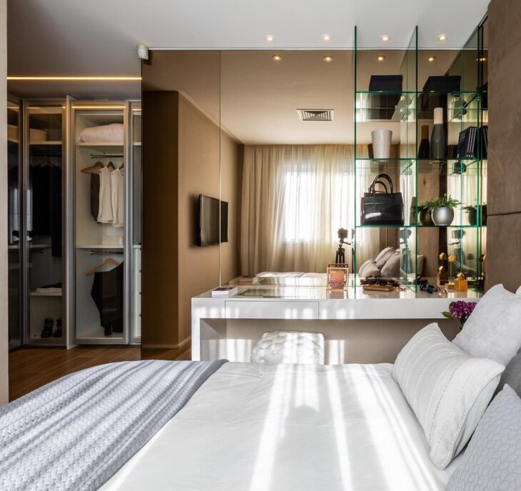 como decorar quarto de casal com closet integrado