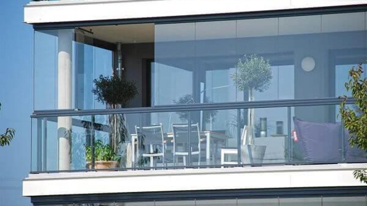 ideias para sacada de vidro com plantas