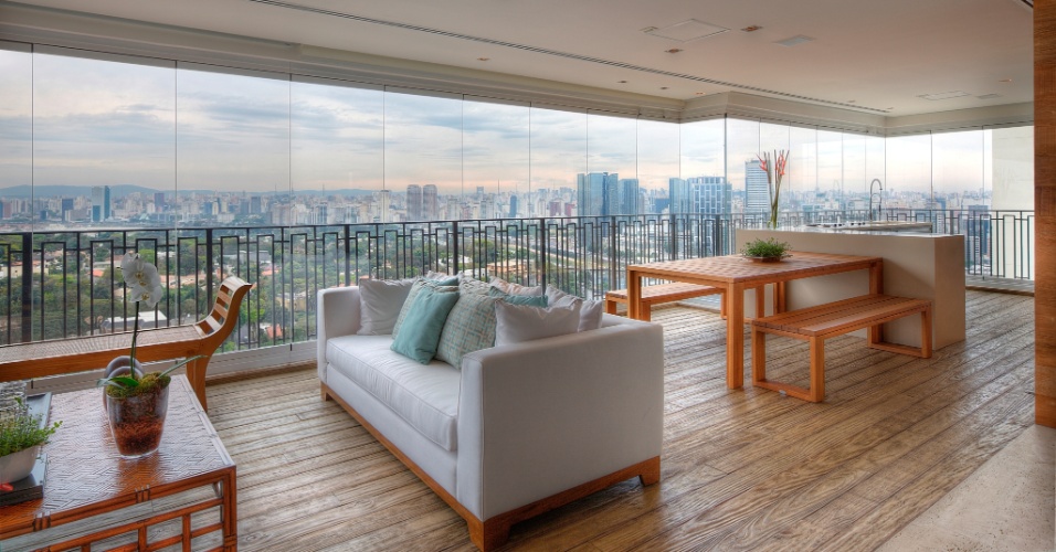 iluminação para sacada de vidro