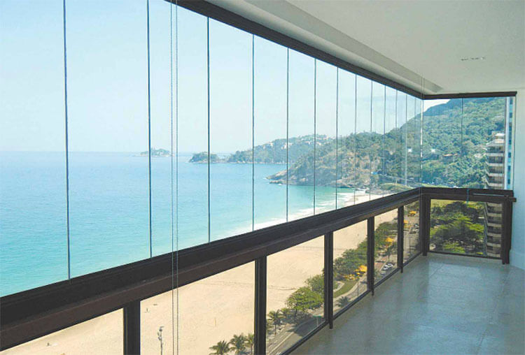 móveis para varanda envidraçada