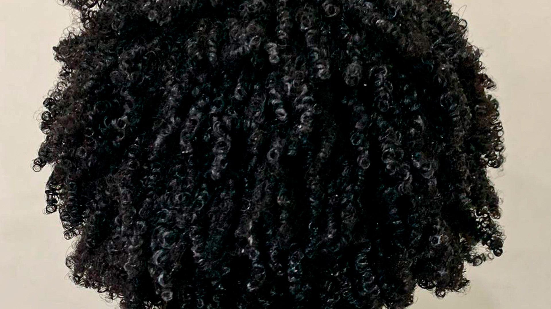 Cronograma Capilar Ideal para Cabelo 4C: Fortaleça Seus Fios Antes da Finalização