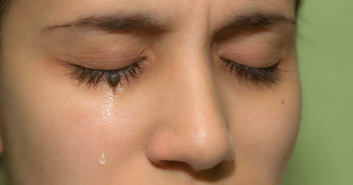 erros comuns ao tentar desinchar olhos chorando