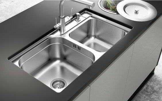 Aço Inox 304 vs 201 vs 430: Qual o Melhor para Sua Cuba de Cozinha?