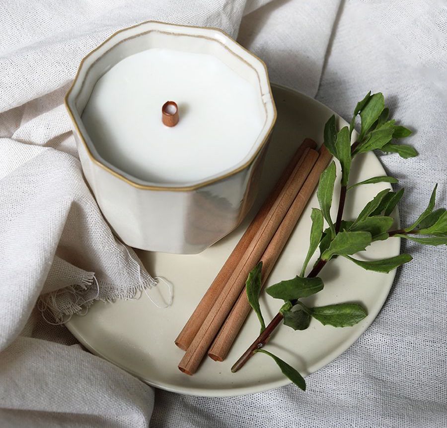 Ceras Vegetais vs. Parafina: Qual a Melhor para Suas Velas?