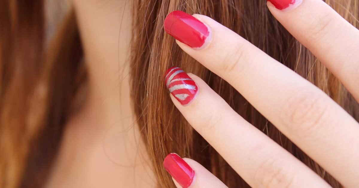 erros comuns que impedem a unha de crescer