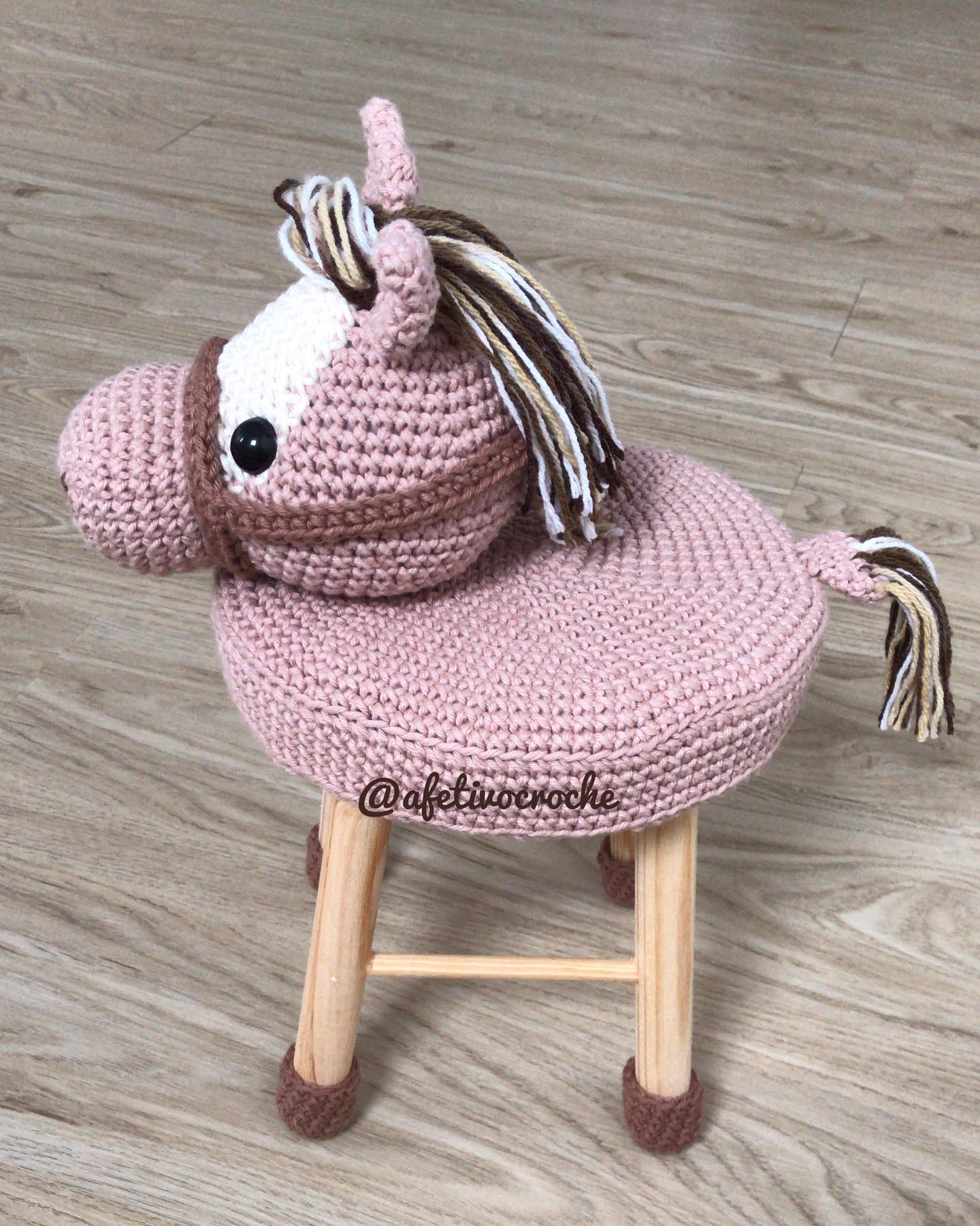 Como fazer banquinho de madeira e crochê