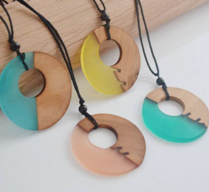 Como fazer colares bordados com resina