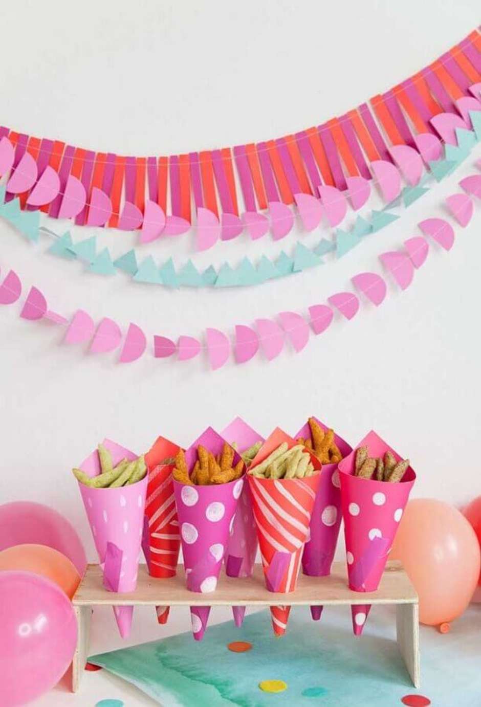 Como fazer decoração de festa infantil com papelão