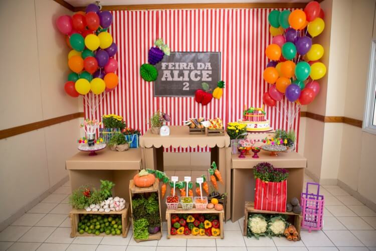 Como fazer decoração de festa infantil com papelão