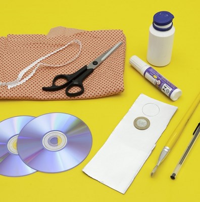 como decorar com CDs velhos e tecido