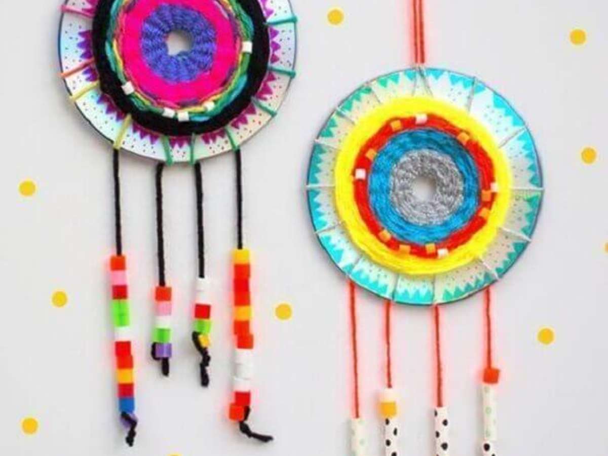 Como fazer enfeites com CDs e retalhos de tecido