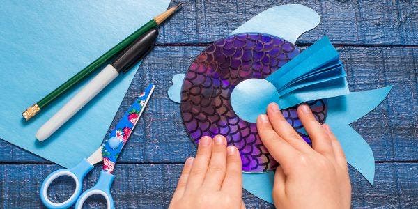 como decorar com CDs velhos e tecido