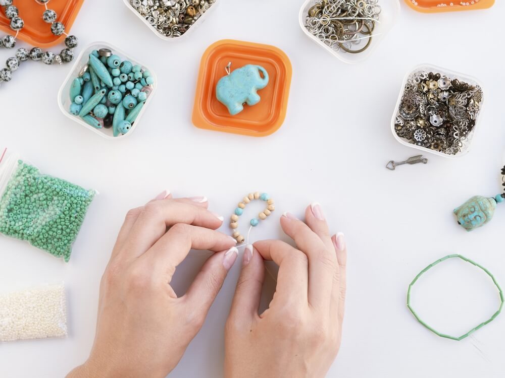 Bijuterias para Iniciantes: Materiais Básicos e Técnicas Simples