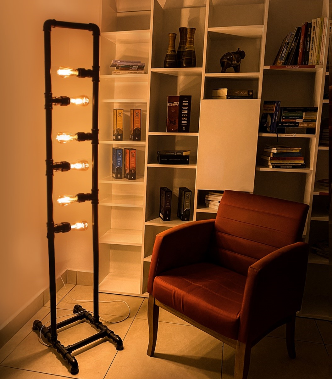 luminária de trilho feita com eletrocalha