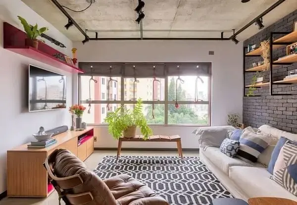 luminária de trilho com cano de PVC