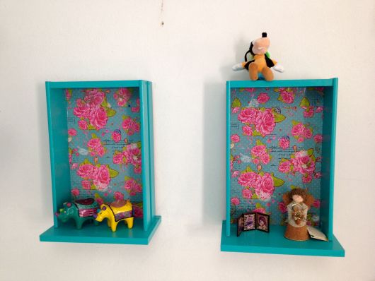 Como fazer nichos de parede com gavetas velhas