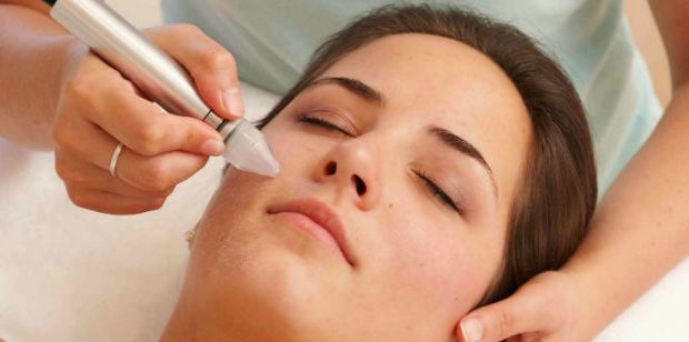 Como fazer peeling de cristal em casa com segurança