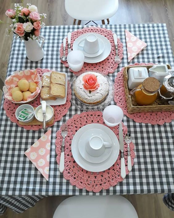 Como fazer uma mesa posta de café da manhã especial