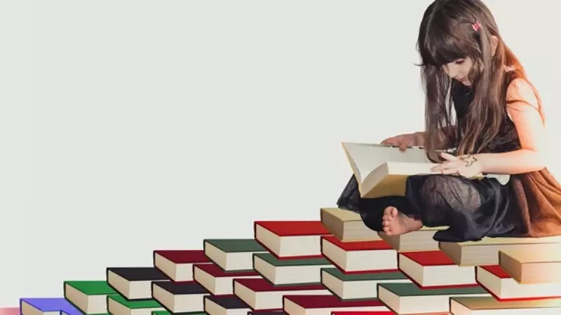 Além do Livro Físico: Formatos Digitais que Engajam Adolescentes na Leitura