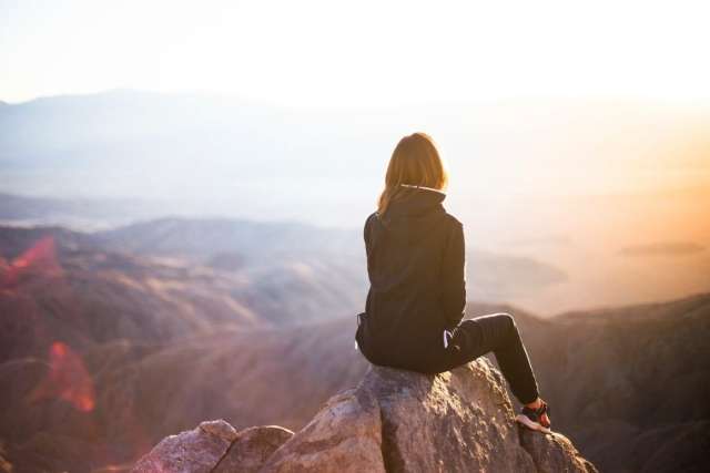 Como lidar com a solidão em viagens longas sozinha