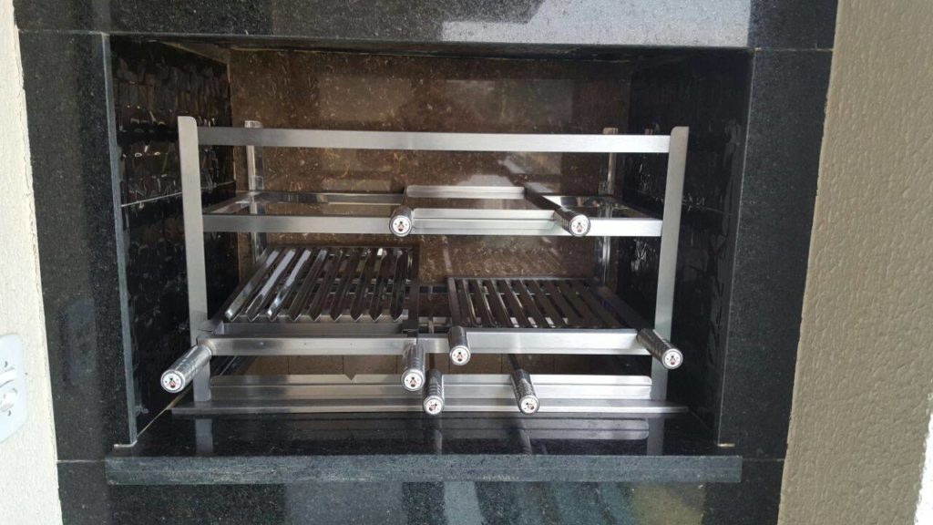 melhor forma de limpar churrasqueira de tijolos