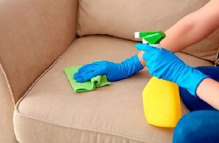 Como limpar estofados de veludo sem estragar o tecido