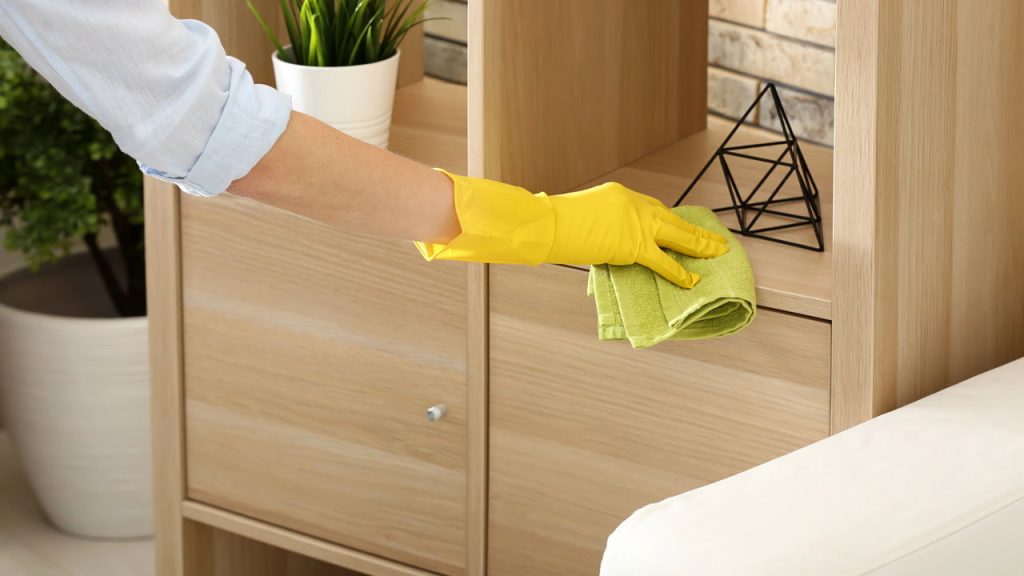 Como limpar móveis de laca sem riscar
