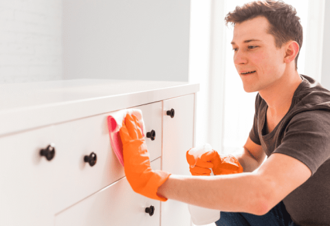 Como limpar móveis de laca sem riscar