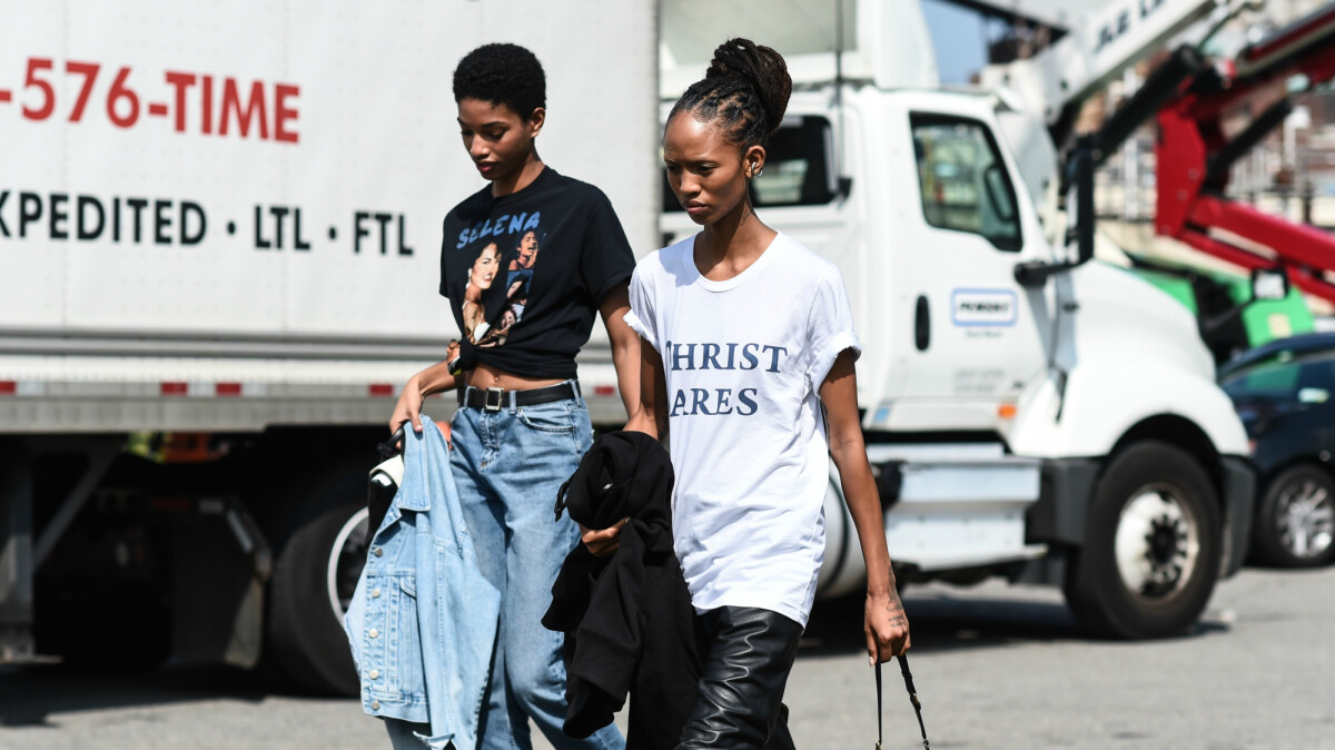 Como montar looks com t-shirt básica e parecer estilosa