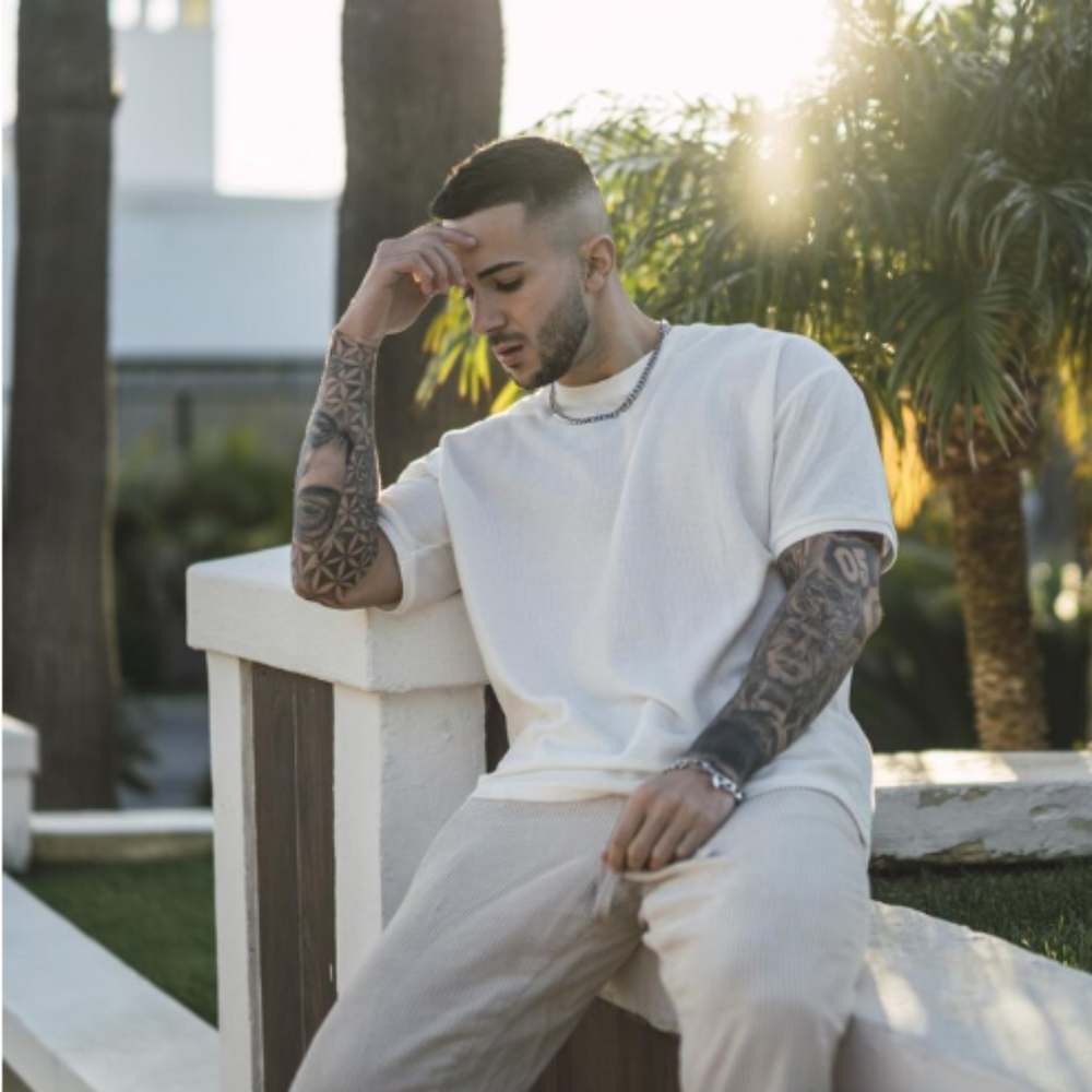 Saia midi e t-shirt: 5 combinações infalíveis