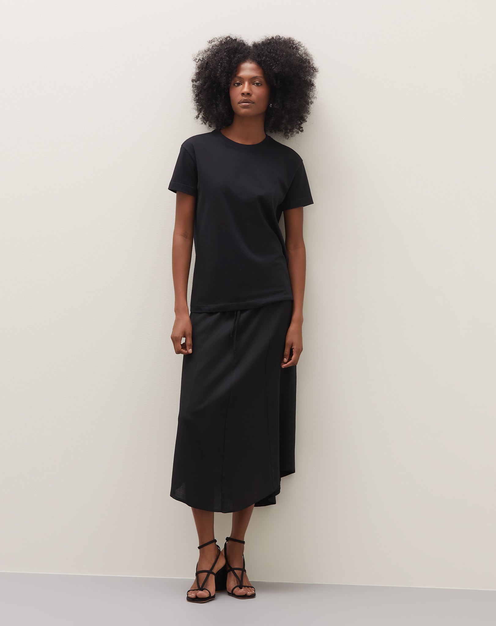 Como montar looks com t-shirt básica e parecer estilosa