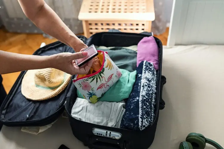 Maquiagem Minimalista para Viagem: Leve Apenas o Essencial