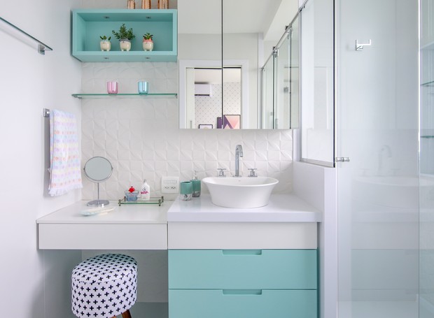 Como organizar acessórios de cabelo de meninas no banheiro