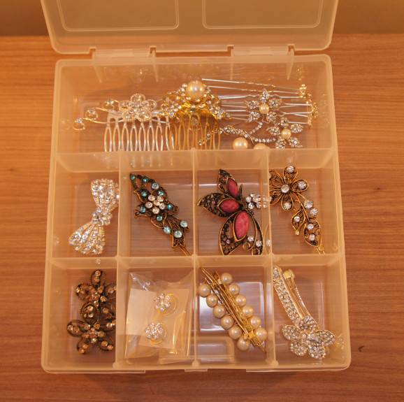 Como organizar acessórios de cabelo de meninas no banheiro